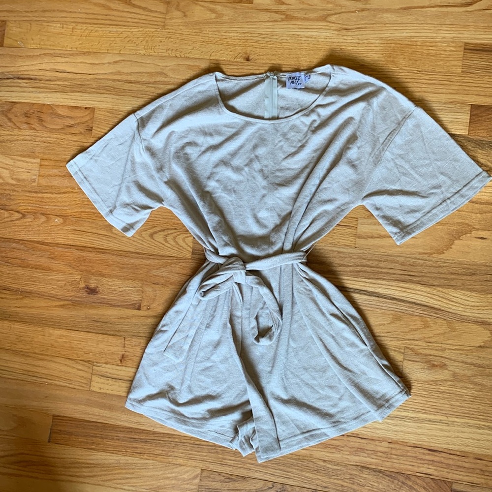 PRINCESS POLLY romper. NEVER WORN